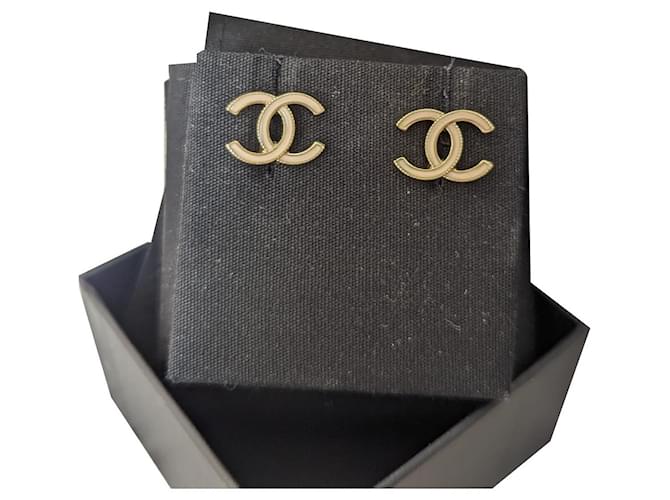 Chanel CC A22C Logo earrings GHW Pink Enamel earrings studs with