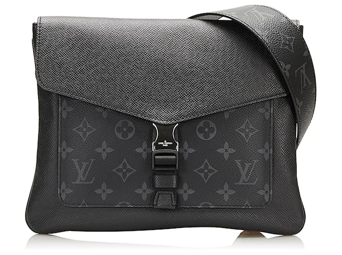 Louis Vuitton Outdoor Flap Messenger M Noir