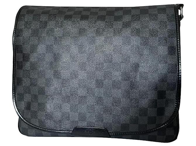 Louis Vuitton Daniel MM Grey Cloth  ref.927867