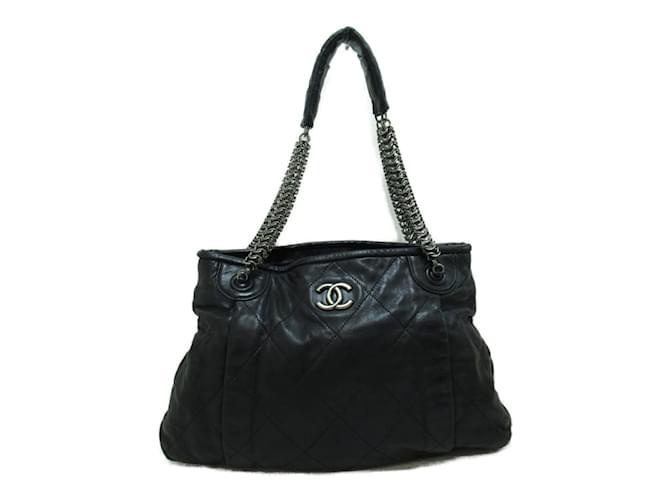 CHANEL  BLACK QUILTED LEATHER CHAIN SHOULDER