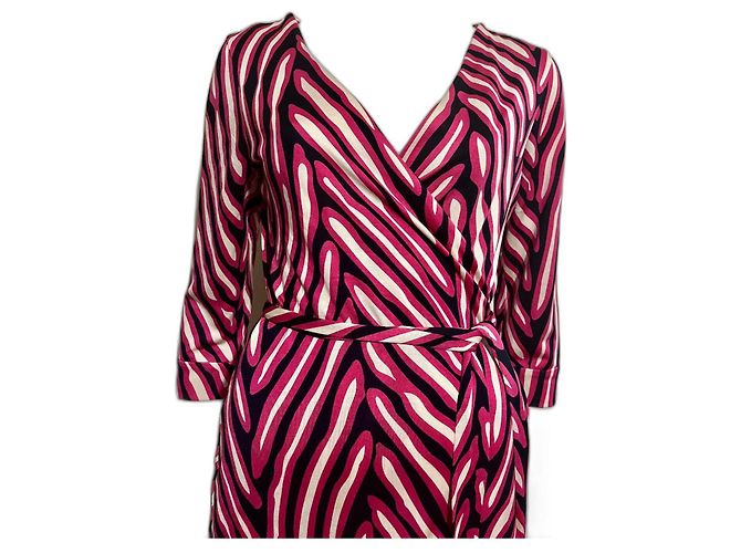 Diane Von Furstenberg Vestido envelope de seda DvF New Julian com estampa ondulada
