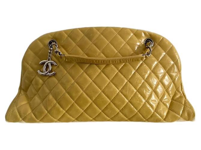 Mademoiselle Chanel miss Yellow Leather  ref.928394