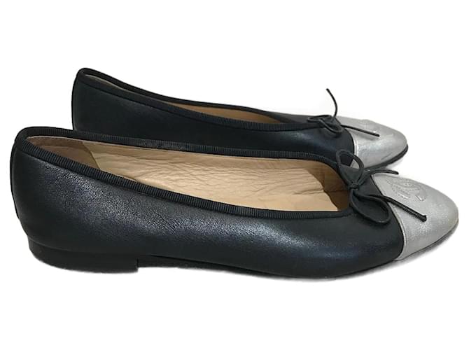 Chanel Vintage Shoes Moccasins Ballerinas Beige and Black 