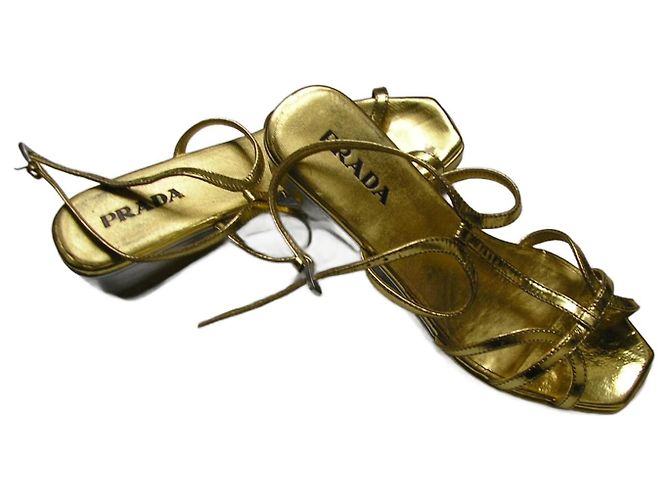 Prada Sandali con i tacchi, Pelle dorata, 35,5IT. D'oro