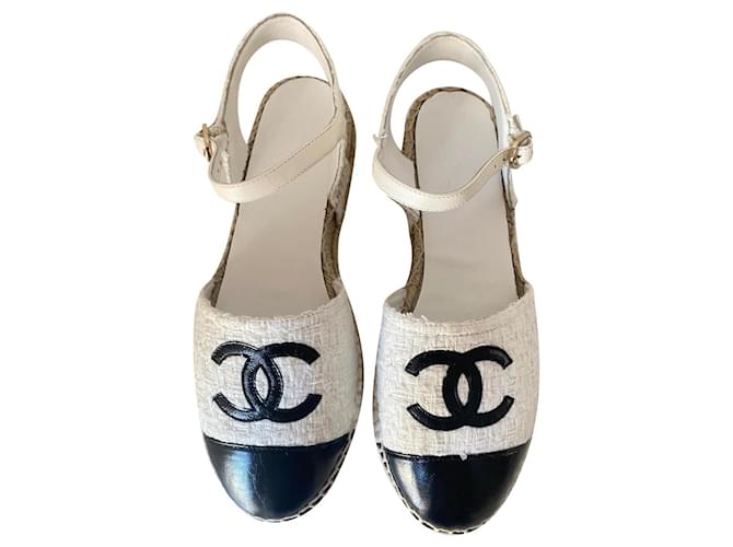 Chanel Sandals Black White Tweed ref.935892 - Joli Closet