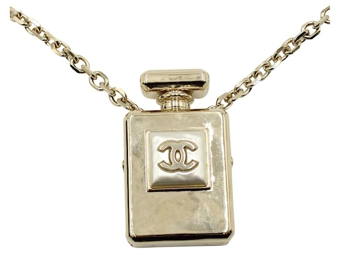 Chanel-Parfümflaschen-Medaillon-Halskette aus goldenem Metall Metallisch  ref.936129