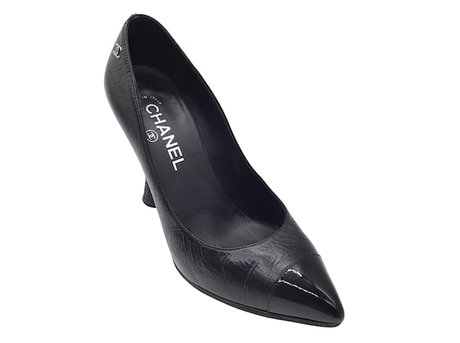 Sapatos de couro pretos Chanel bico fino e salto alto  ref.938811
