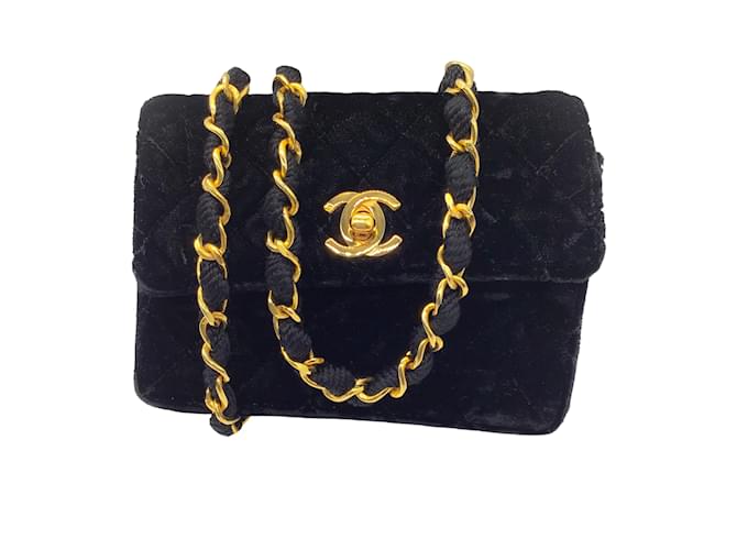 Chanel nero vintage 80Mini borsa con patta in velluto trapuntato di  ref.938825