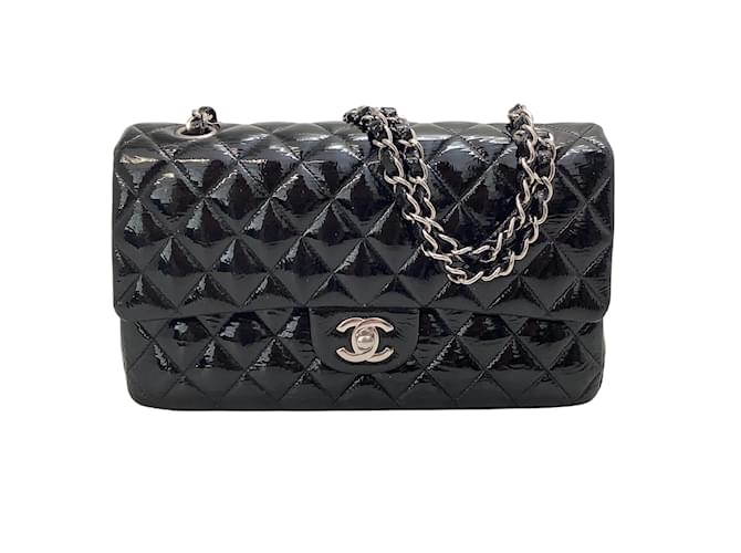 Bolso de hombro de charol negro con solapa forrada de Chanel  ref.938862