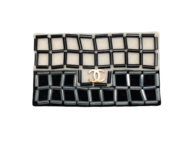 Chanel 2002 black / Broche de sac à rabat en feutre ivoire et perles Noir  ref.938896