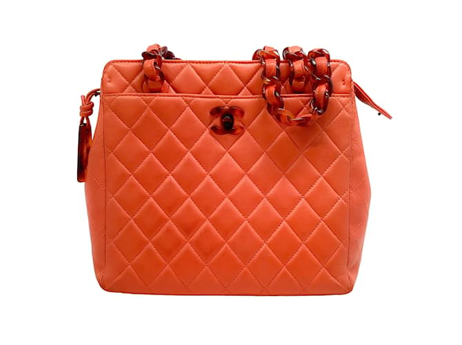 Bolsa de ombro acolchoada de couro de cordeiro laranja vintage Chanel com ferragens de acrílico tartaruga  ref.939059