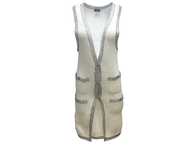 Gilet long en tricot à col en V profond et garniture en soie blanche Chanel Coton  ref.939062