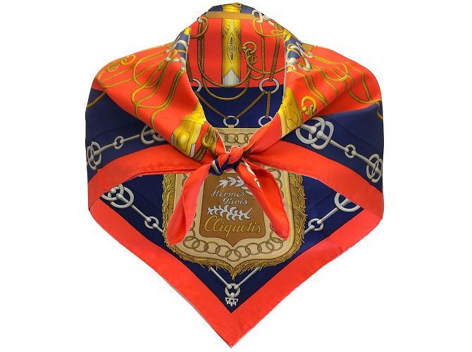 Hermès Hermes rosso / Sciarpa di seta quadrata Multi Cliquetis blu navy