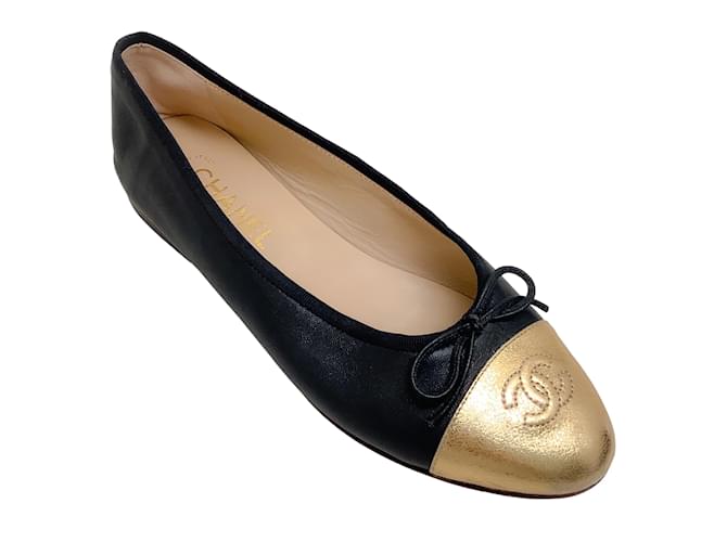 Chanel Black Leather Ballet Flats with Gold Logo Cap Toe ref