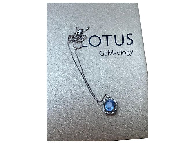 Autre Marque Himmelblaue Saphir Halskette mit Diamanten 6.95 Karat