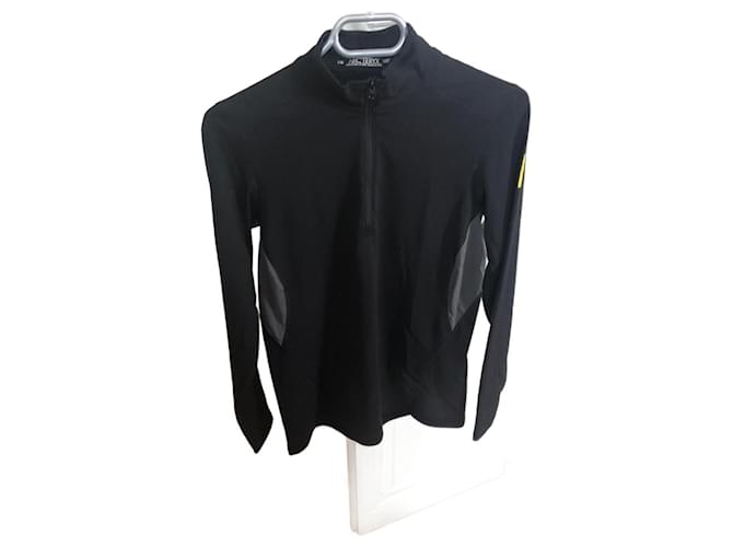 Autre Marque top, or Technical undershirt for sports. near the body, follows all your movements. Black Synthetic  ref.942011