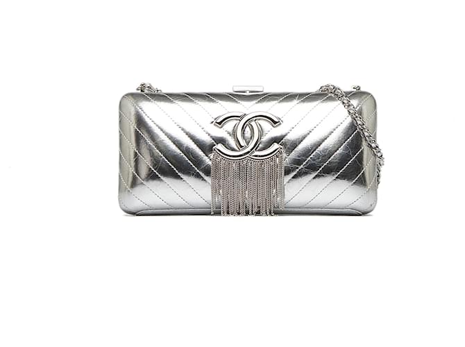 Chanel Silver Chain Fringe Leather Clutch Bag Silvery ref.942883 - Joli  Closet