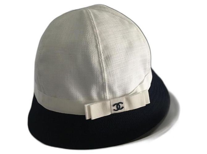 Chapeau bob Chanel blanc et bleu marine coton 