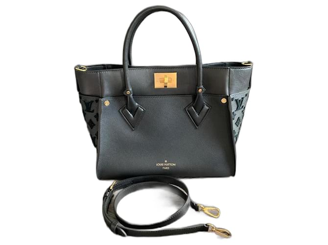 Louis Vuitton On My Side MM-Tasche Schwarz Leder  ref.943220