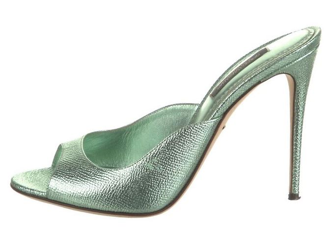 Dolce & Gabbana Metallic Pantoletten Hellgrün Leder