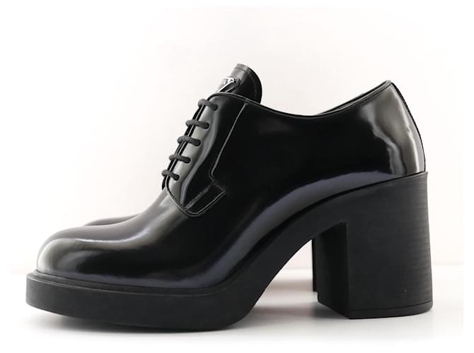 Chaussures à lacets à talons en cuir brossé Prada Noir  ref.943859