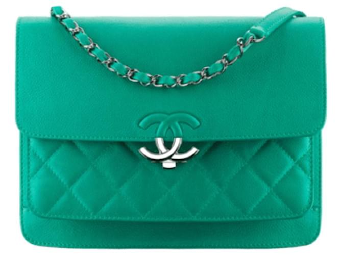 Mini bolso con solapa Chanel Urban Companion Verde Cuero  ref.944722