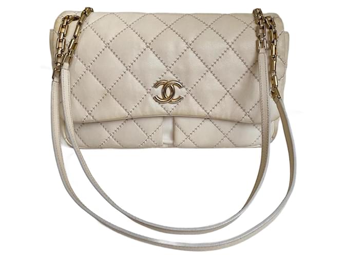 Chanel Handbags Leather  ref.945726