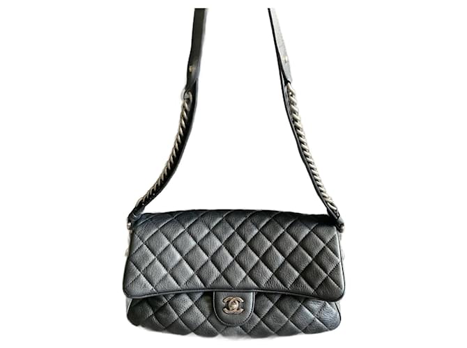Timeless Chanel Zeitlose Classique Überschlagtasche Schwarz Leder  ref.947314