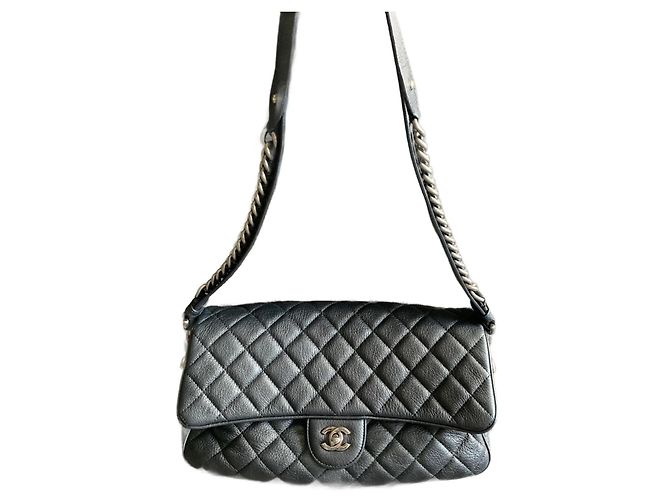 Chanel Sac à rabat Classique intemporel Noir
