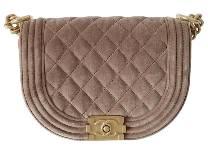 Chanel Boy Messenger Curve bag in gold suede calf leather/khaki - 22a  Velvet ref.949088 - Joli Closet
