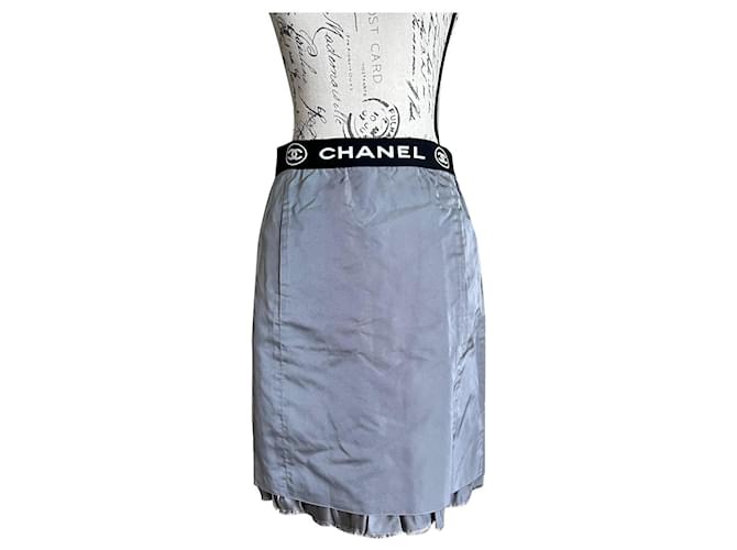 Chanel Falda de pasarela con banda con logo CC de Rare Gris Seda  ref.948805