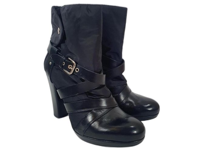 Botas de Cano de Cano Stuart Weitzman Pretas de Couro e Tecido Preto