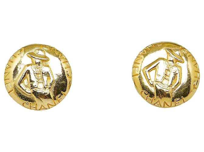Chanel Gold CC Clip-On Earrings Golden Metal Gold-plated ref.950272 - Joli  Closet