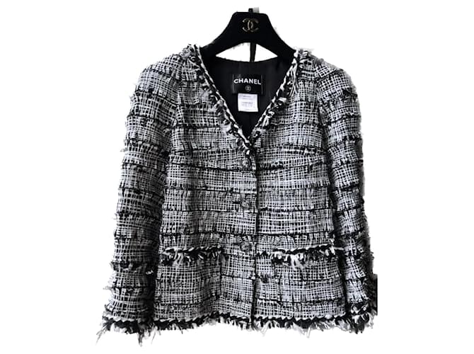 Chanel Runway CC Buttons Black Lesage Tweed Jacket ref.950660 - Joli Closet