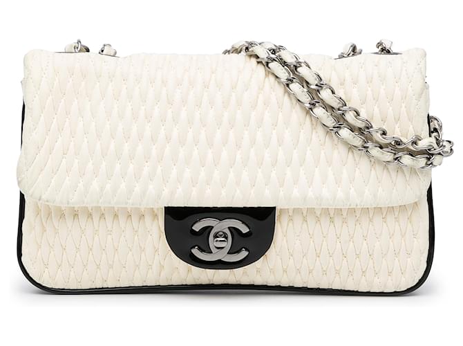 Chanel White CC Matelasse Flap Bag Black Leather Patent leather ref.951383  - Joli Closet