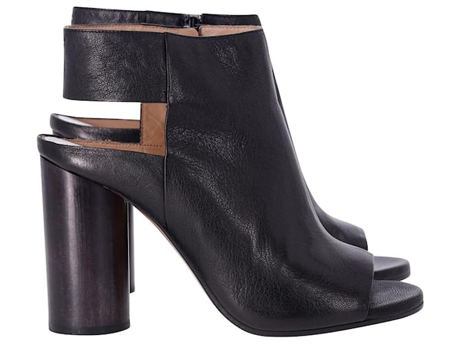 Maison Martin Margiela Maison Margiela Cut-out Leather Ankle Boots In Black Leather  ref.951910
