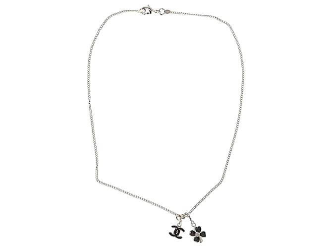 Chanel 2007 CC Clover Charm Necklace in Gold Metal