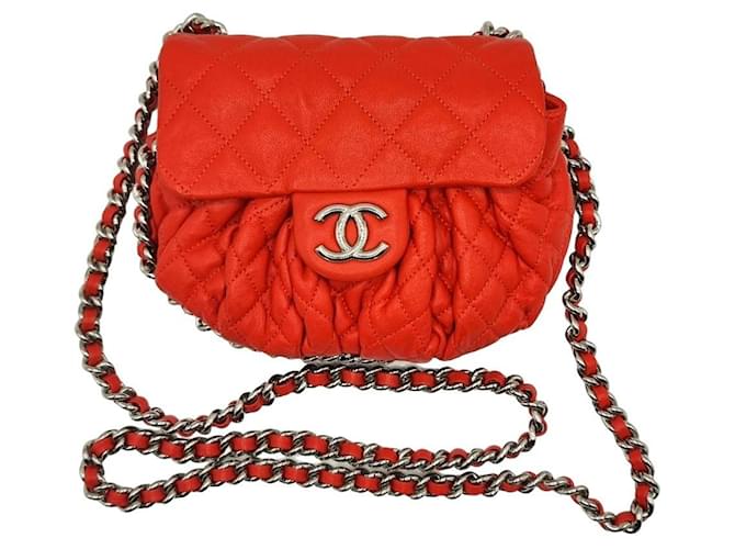 Chanel Corrente em torno da aba de couro vermelha pequena edição limitada Vermelho  ref.952655