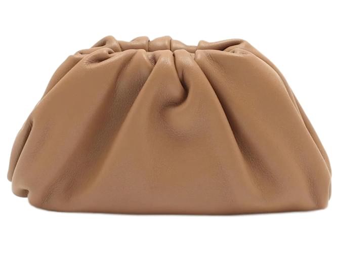 Bottega Veneta Sac Marron Extra Mini Pouch en Cuir Beige  ref.952705