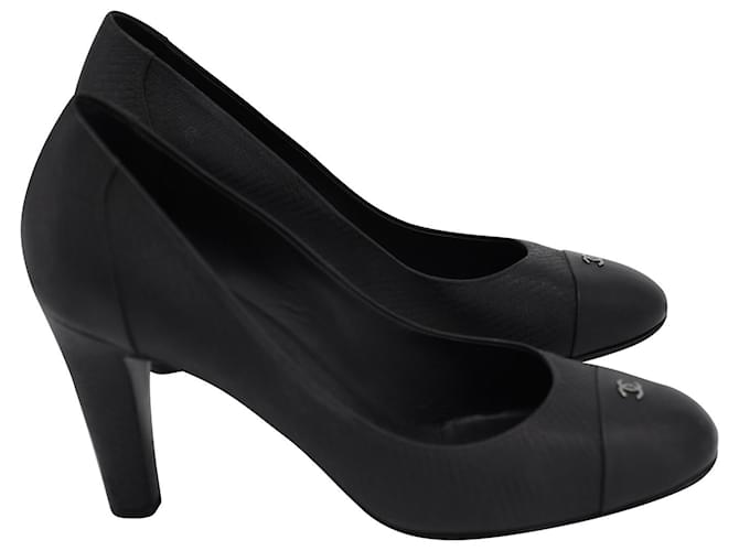 Sapatos Chanel Classic com logo Cap Toe em couro preto  ref.953690