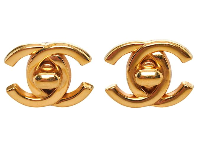 Chanel Gold CC Turn Lock Clip-On Earrings Golden Metal Gold-plated  ref.954592 - Joli Closet