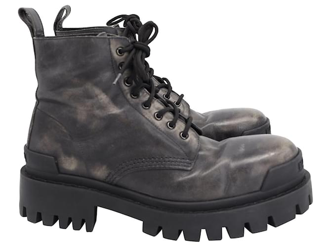 Balenciaga Strike Lace-Up Boots in Black Leather ref.954751 - Joli