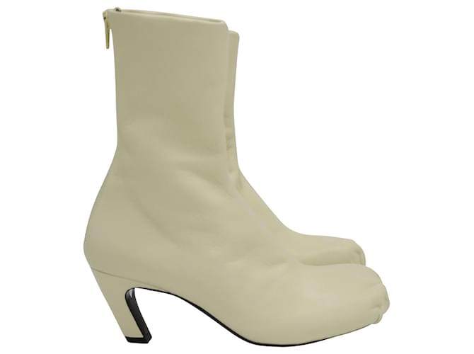 Khaite Normandy-Stiefel aus cremefarbenem Leder Weiß Roh  ref.954850