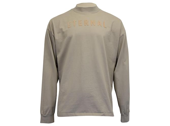 Langärmliges, hochgeschlossenes T-Shirt mit „Fear of God Eternal“-Aufdruck aus dunkelbeiger Baumwolle  ref.954987