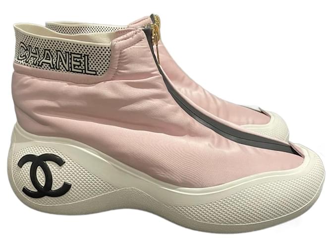 Chanel Sneakers Pink Cloth ref.955381 - Joli Closet