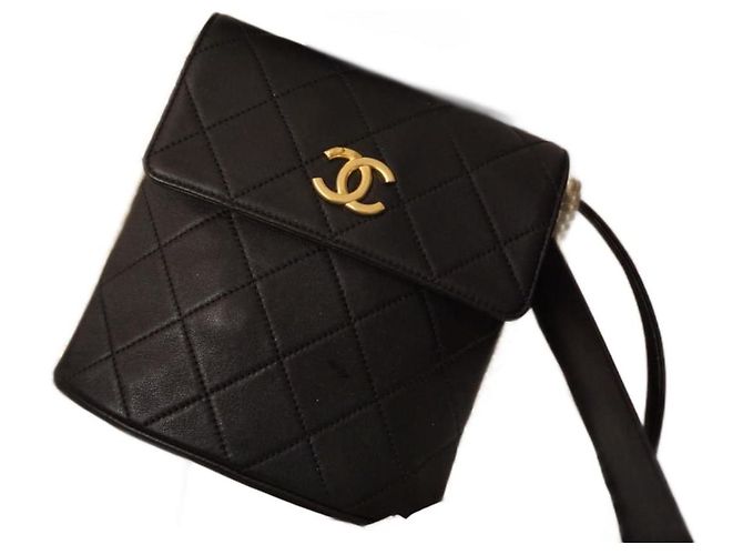 Borsa Chanel Hobo in pelle nera e perle Nero