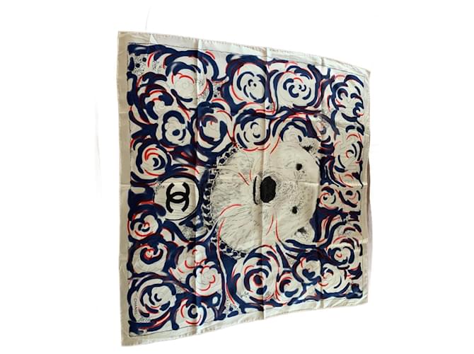 Schal mit Bärenkopf-Print von Chanel Weiß Rot Blau Seide  ref.956129