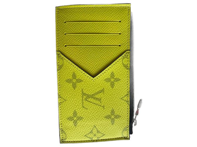 Tarjetero Louis Vuitton de piel amarillo