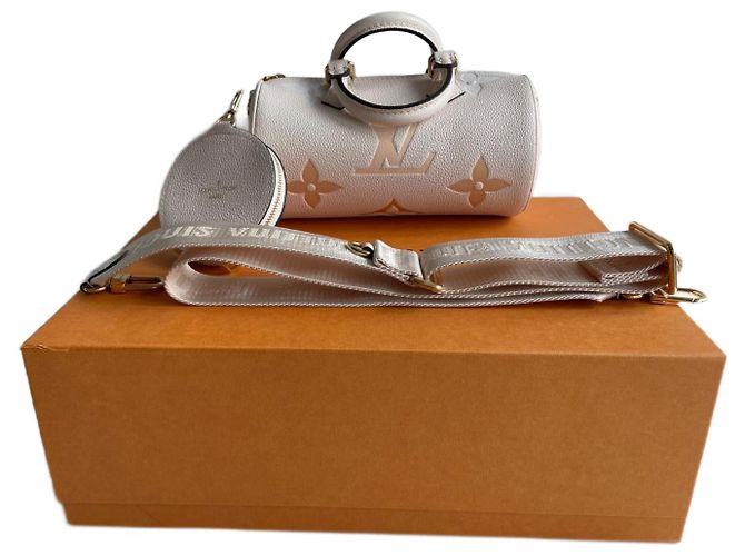 Louis Vuitton Papillon BB au bord de la piscine Crème