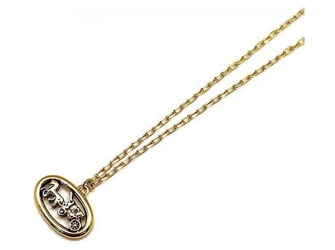 Colar Coach em metal dourado